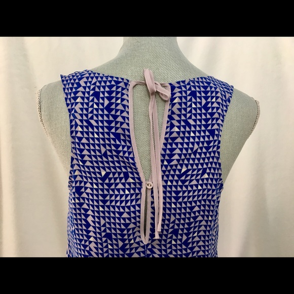 4/$25. GAP Blue & Lavender Sleeveless Top. - Picture 3 of 6